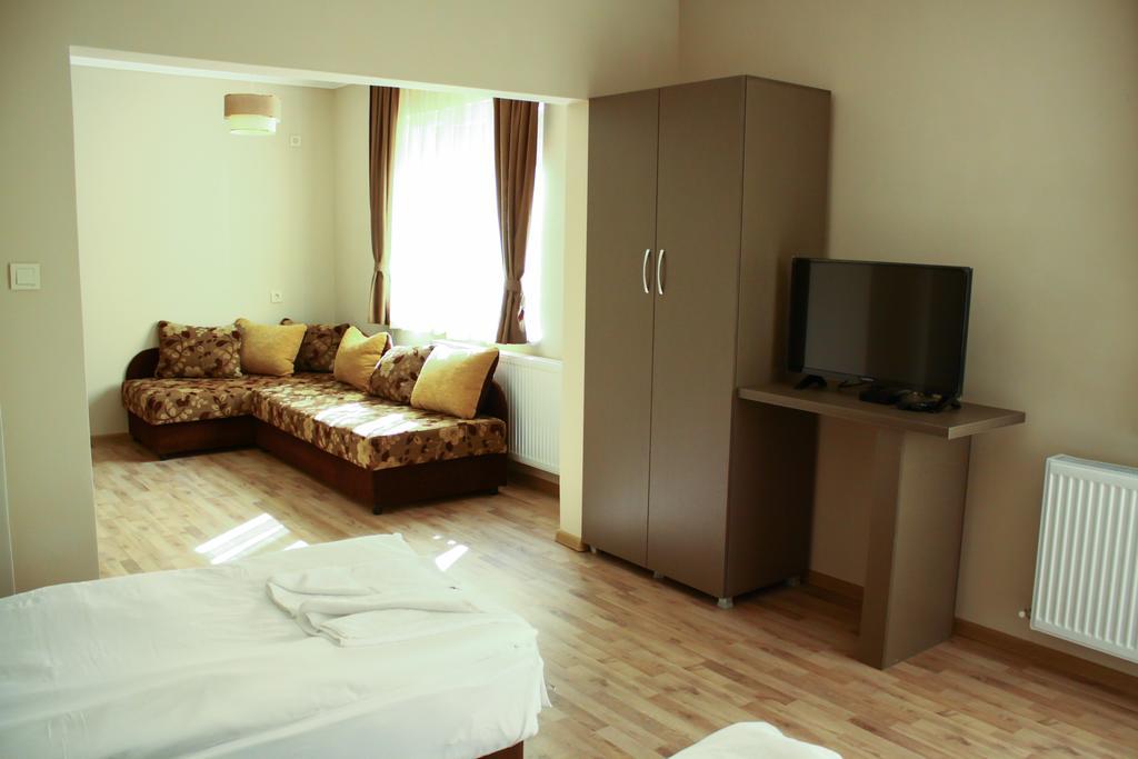 Guest House Central Kŭrdzhali Exteriör bild